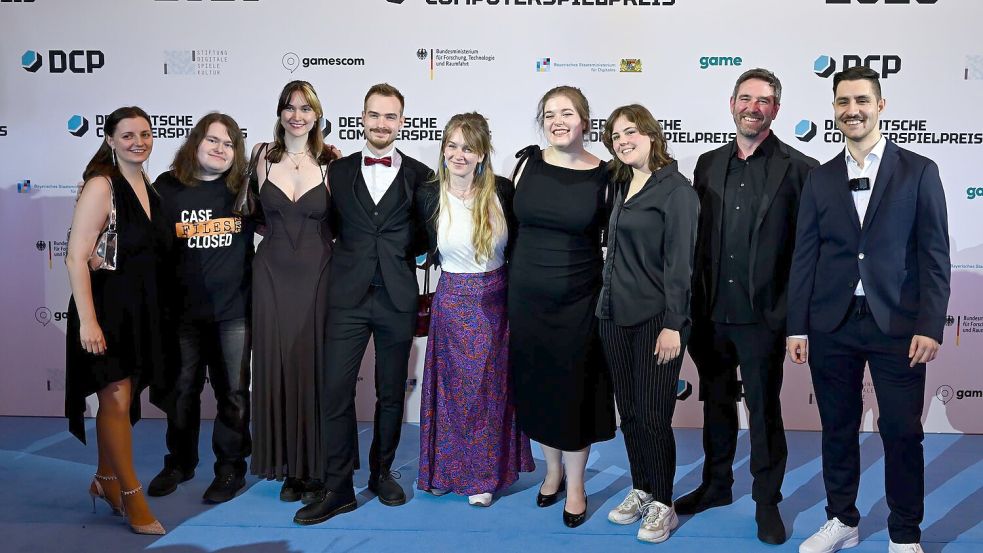 Das Team von Paintbucket Games wurde für „The Darkest Files“ in den Kategorien bestes deutsches Spiel und bestes Serious Game ausgezeichnet. Foto: Sven Hoppe