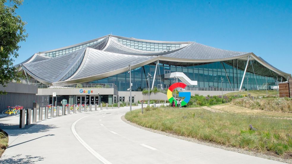 Google schraubte die Spanne für die geplanten Kapitalinvestitionen um fünf Milliarden Dollar nach oben. (Archivbild) Foto: Andrej Sokolow