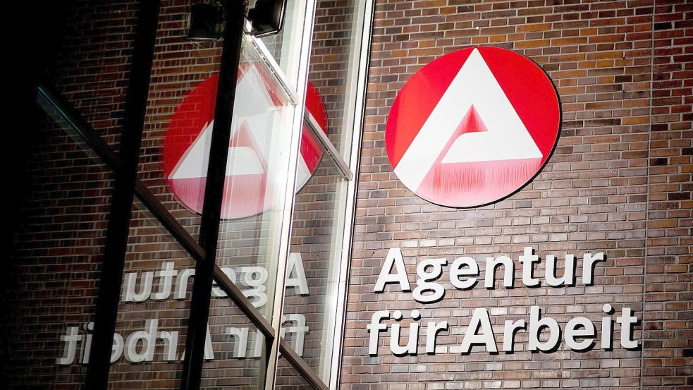 Die Zahl der Arbeitslosen in Deutschland ist im April nur geringfügig gesunken. (Archivbild) Foto: Hauke-Christian Dittrich