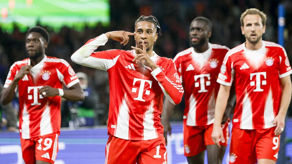 Der FC Bayern rund um Michael Olise (Mitte) und Harry Kane (rechts) sorgte in Stormarn für einen Internetausfall. Foto: IMAGO/NurPhoto