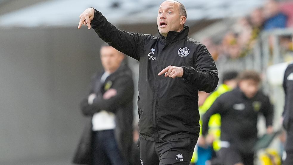 Daniel Scherning, Trainer des SV Wehen Wiesbaden Foto: imago/Huebner