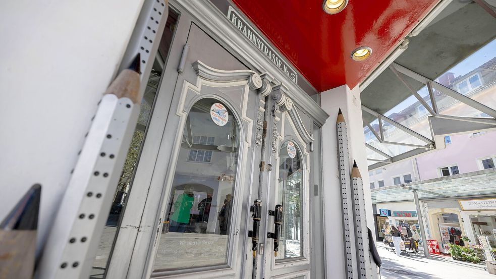 Die Eingangstür des ehemaligen Prelle-Shops ist schon lange verschlossen. Jetzt soll hier etwas Neues einziehen: eine Kinder- und Jugendbibliothek. Foto: Tobias Saalschmidt