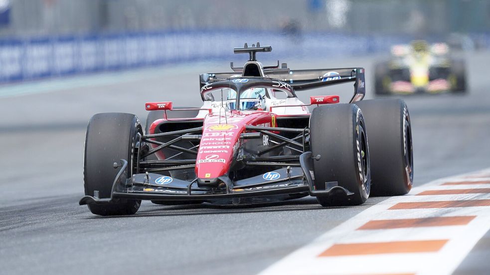 Ferrari-Pilot Charles Leclerc rast in Miami an die Spitze der Zeitentabelle. Foto: Rebecca Blackwell