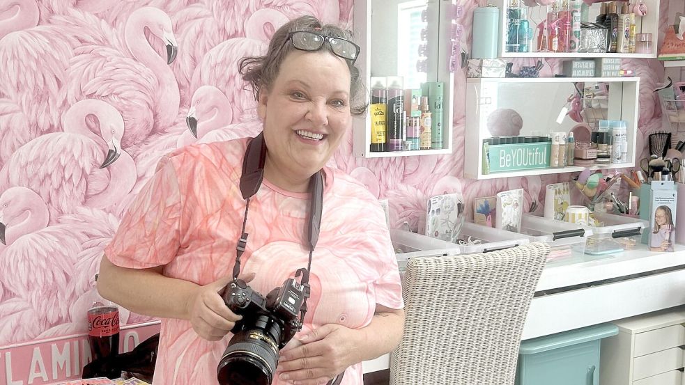 Dany Rohe in ihrem Studio - ein überdimensionales Mädchenzimmer in Rosa und Mintgrün. Foto: Susan Müller-Paulsen