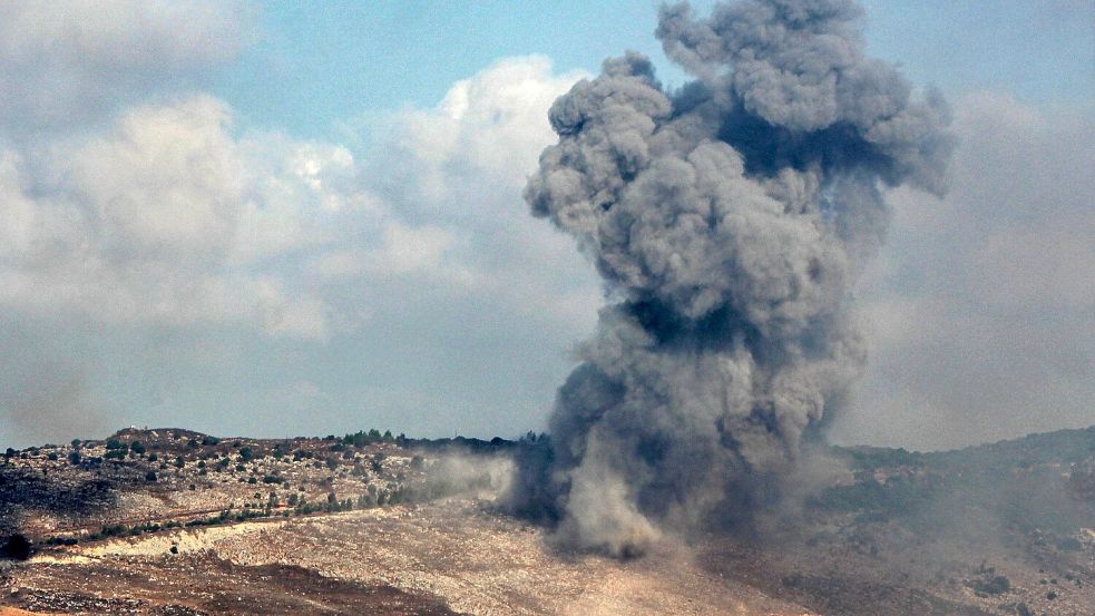 Rauchschwaden nach einem früheren Angriff Israels im Bereich der südlibanesischen Stadt Nabatieh. (Archivbild) Foto: dpa