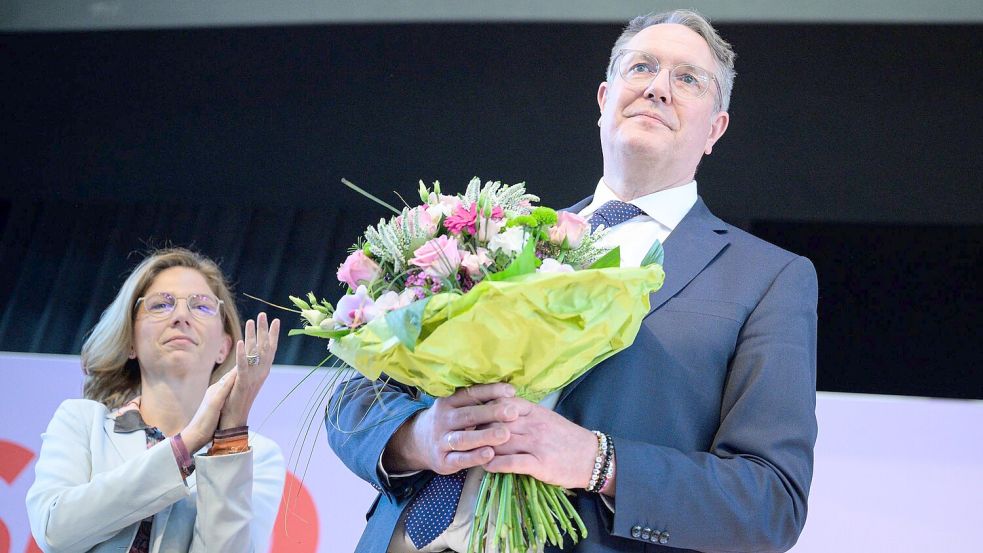 SPD-Parteichefin Bätzing-Lichtenthäler und Verhandlungsführer Alexander Schweitzer haben für den Koalitionsvertrag mit der CDU geworben. Foto: Hannes P. Albert/dpa