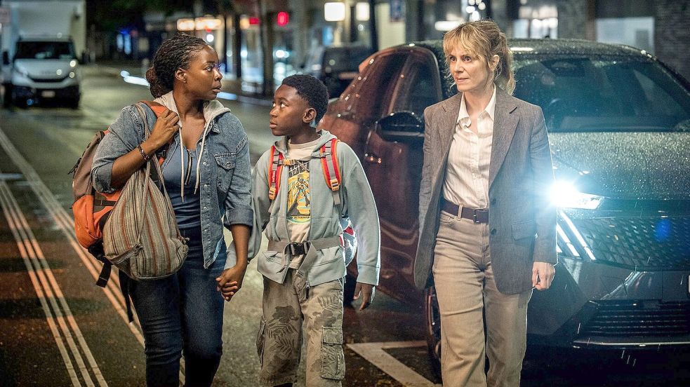 Kommissarin Isabelle Grandjean (Anna Pieri Zuercher, links) ermittelt in zwei Mordfällen. In der „Tatort“-Folge geht um Ausbeutung und Unmenschlichkeit. Foto: Claudio Fäh