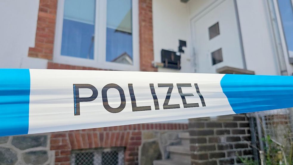 In einem Haus im Ortsteil Steinbergen in Rinteln fand eine Tochter die leblosen Körper ihrer Mutter und deren Lebensgefährten. Foto: dpa