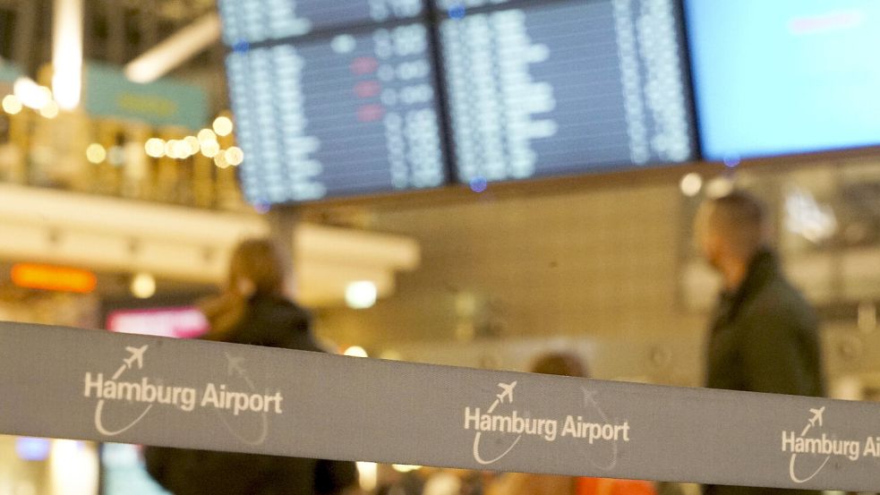 Am Flughafen in Hamburg geht gerade nichts mehr. Foto: IMAGO/BREUEL-BILD
