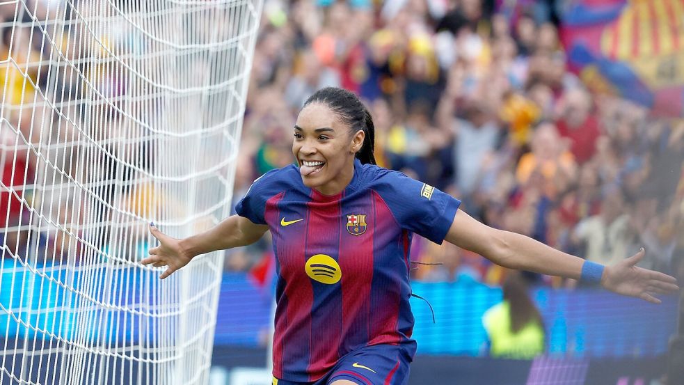 Salma Paralluelo jubelt früh für Barcelona gegen den FC Bayern. Foto: Joan Monfort