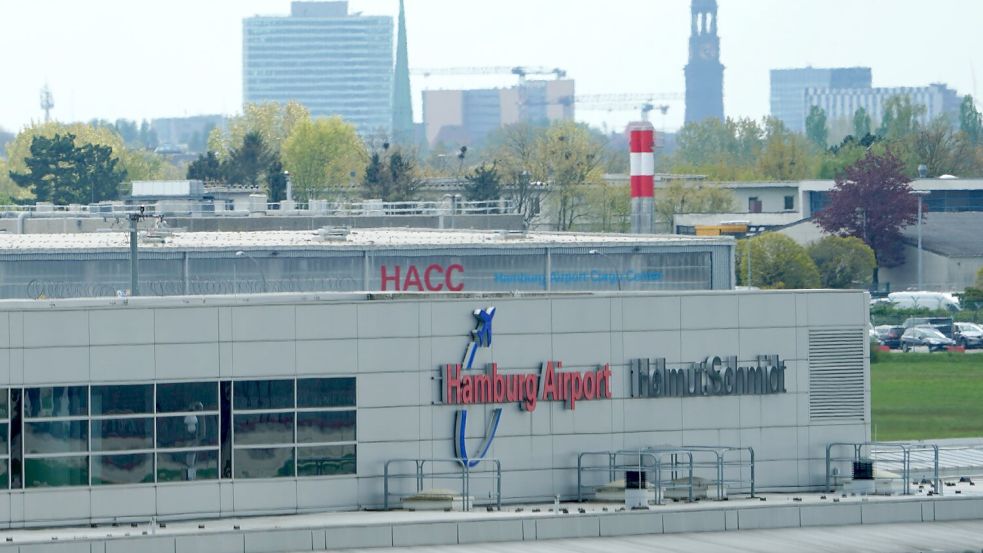 Der Hamburger Flughafen musste nach einer kleinen Bruchlandung eines Kleinflugzeuges kurzzeitig für alle Starts und Landungen geschlossen werden. (Archivbild) Foto: Marcus Brandt
