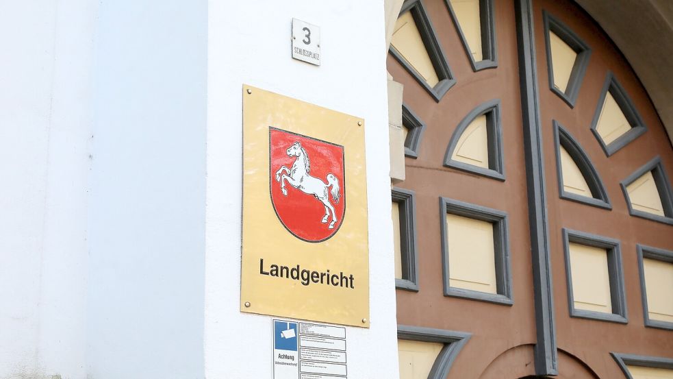 Durchgang zum Landgericht in Aurich. Foto: Romuald Banik