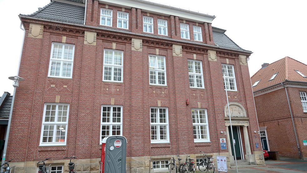 Hinter dem altehrwürdigen Mauerwerk verbirgt sich allerhand kostengünstiger Spaß mit verschiedensten Medien, nicht nur Bücher. Foto: Romuald Banik