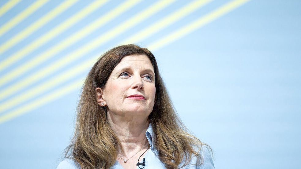 Will mit steigenden Gewinnen und ehrgeizigen Finanzzielen der Commerzbank ihre Eigenständigkeit bewahren: Vorstandschefin Bettina Orlopp. (Archivbild) Foto: Hannes P. Albert/dpa