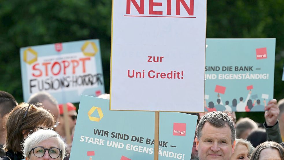 Bei der Commerzbank-Hauptversammlung könnte es erneut Proteste gegen die Unicredit geben. (Archivbild) Foto: Arne Dedert