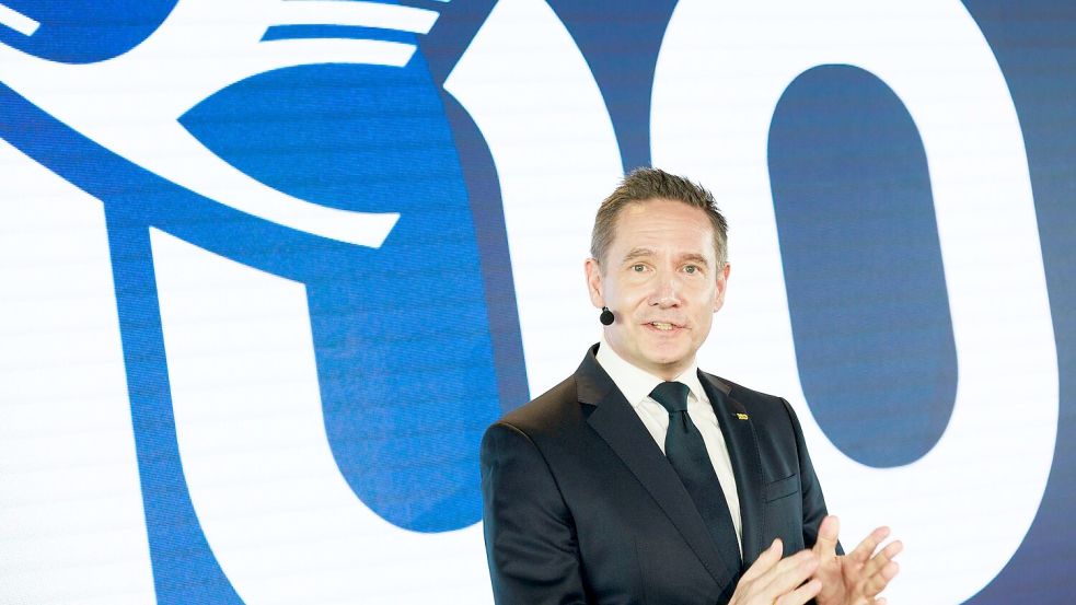 Jens Ritter, Chef der Lufthansa Airlines, präsentiert das neue Konzept. (Archivbild) Foto: Carsten Koall/dpa