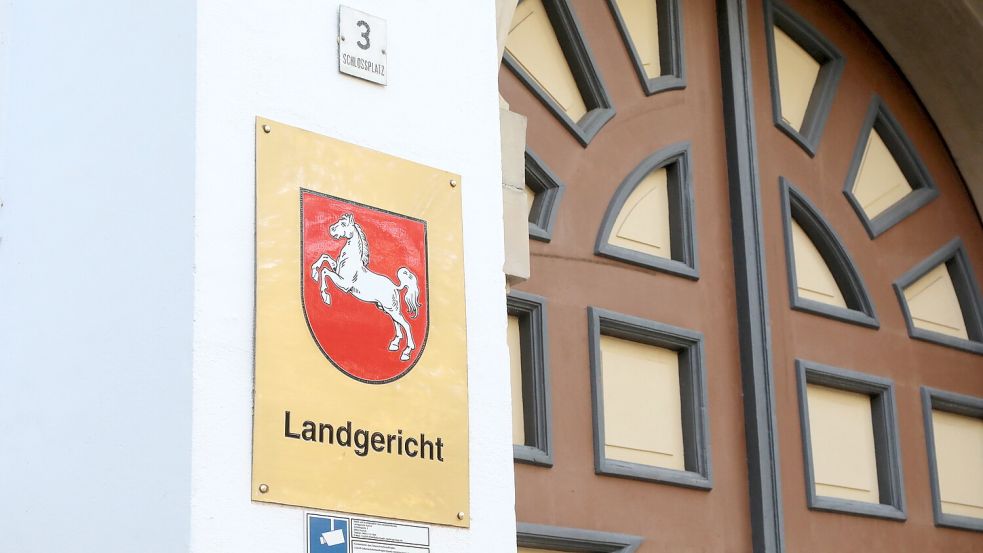 Durchgang zum Landgericht in Aurich. Foto: Romuald Banik