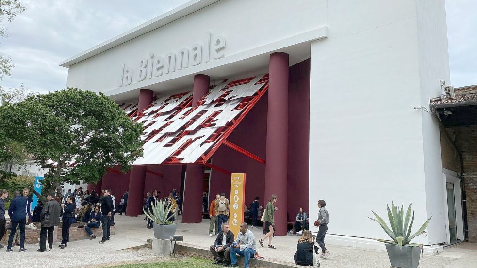 Die diesjährige Biennale wird unter anderem vom Streit um die Teilnahme Russlands erschüttert. (Archivbild) Foto: Robert Messer