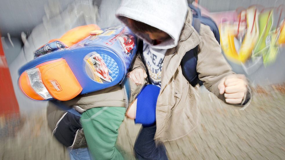 Die Zahl der Körperverletzungen unter Kindern und Jugendlichen im Bereich des Polizeikommissariats Norden hat im vergangenen Jahr zugenommen. Symbolbild: DPA