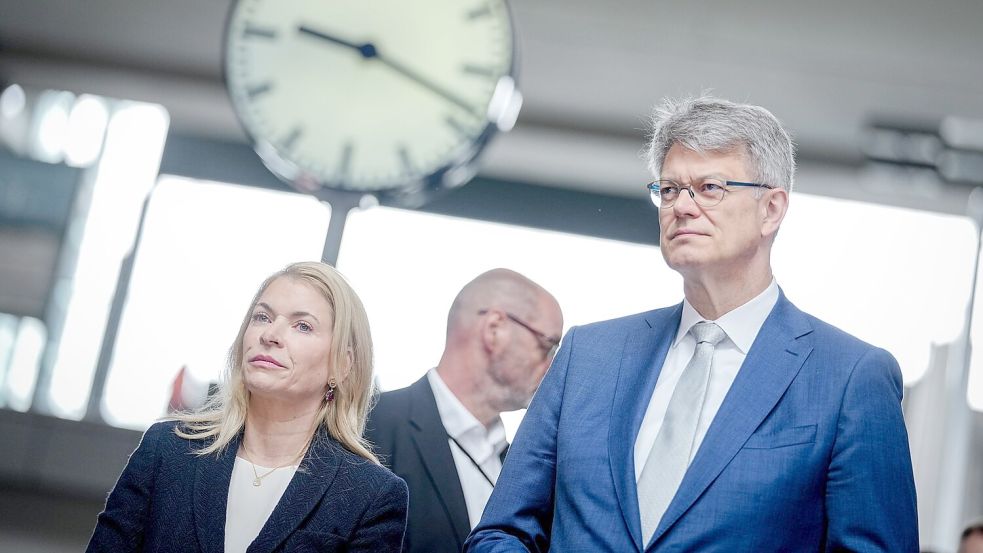 Palla und Schnieder setzen auf Verantwortung von Fahrgästen. Foto: Kay Nietfeld/dpa