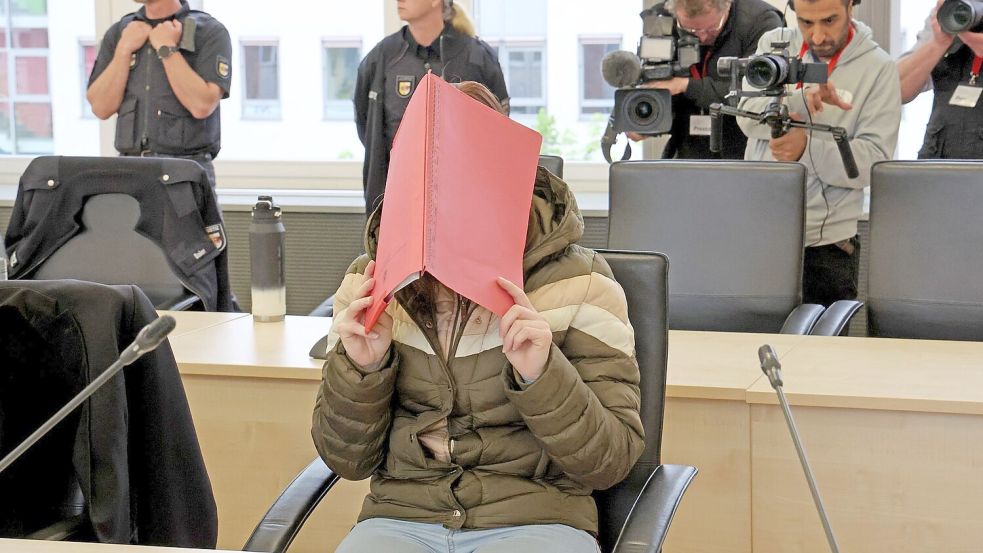 Am Landgericht Rostock wird der Prozess um den gewaltsamen Tod des achtjährigen Fabian aus Güstrow fortgesetzt. Foto: Bernd Wüstneck
