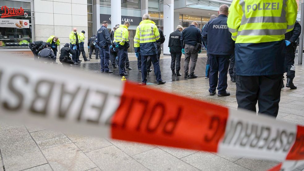 Ermittler geben nach der Amokfahrt weitere Details zu den Verletzten und dem Täter bekannt. Foto: Hendrik Schmidt