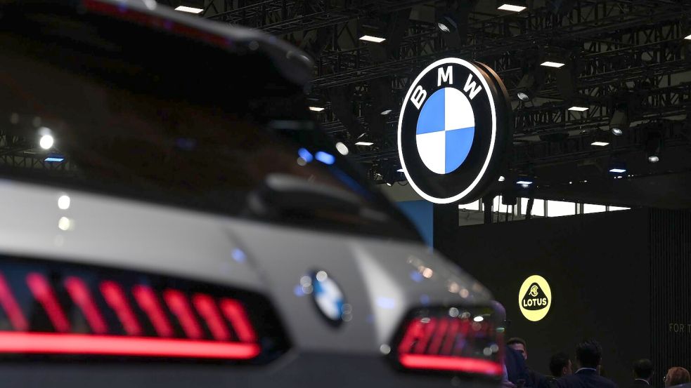BMW leidet unter ähnlichen Problemen wie die anderen deutschen Autohersteller, kann unter dem Strich aber mehr Geld verdienen. (Archivbild) Foto: Johannes Neudecker/dpa