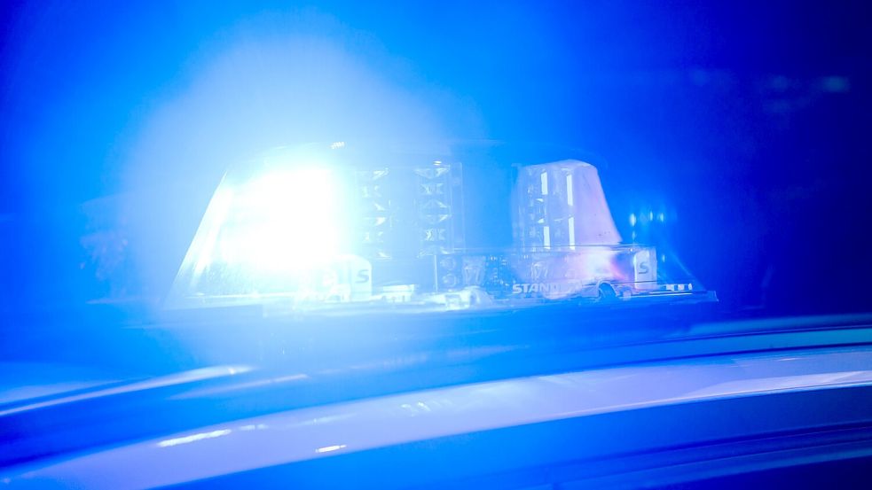 Die Polizei fahndet nach einem Einbruchsversuch in ein Bremer Juweliergeschäft nach den Tätern. Foto: Julian Stratenschulte/dpa