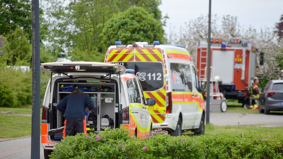 Feuerwehr und Rettungsdienst waren im Einsatz. Foto: Holger Weers