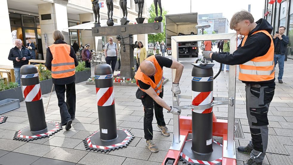 Leipzig stellt massive Sperren nach tödlicher Amokfahrt auf. Foto: Hendrik Schmidt/dpa