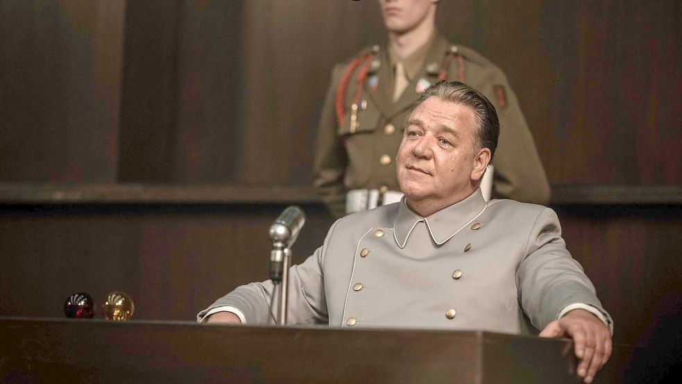 Russell Crowe stellt den Nazi Hermann Göring dar. Foto: Scott Garfield/Weltkino/dpa