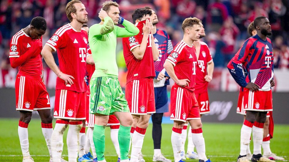Enttäuschte Bayern-Stars nach dem geplatzten Finaltraum. Foto: Tom Weller