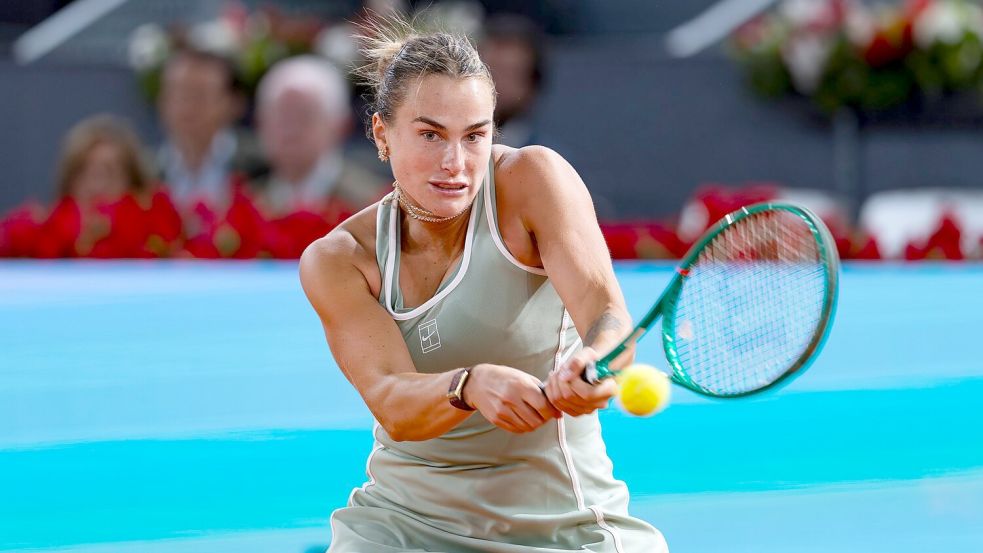Tennisstar Aryna Sabalenka aus Belarus darf künftig wieder unter eigener Flagge antreten. (Archivbild) Foto: Alberto Gardin