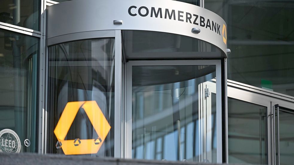 Anfang 2025 hatte die Commerzbank den Abbau von fast 4.000 Vollzeitstellen angekündigt, überwiegend in Deutschland. (Archivbild) Foto: Michael Brandt