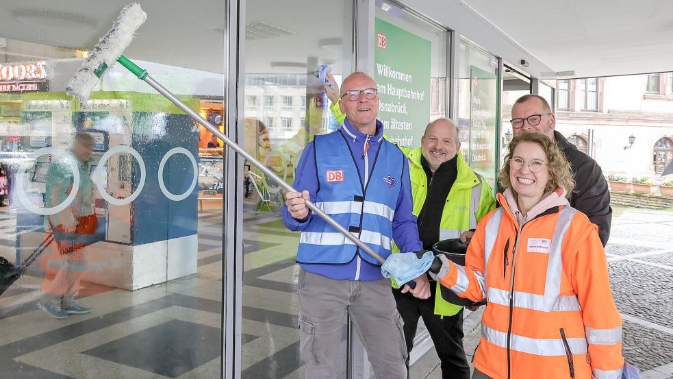 Frühjahrsputz am Osnabrücker Hauptbahnhof: Am 5. Mai erhielten besonders jene Bereiche eine intensive Pflege, die sonst zu kurz kommen. Foto: Jörn Martens