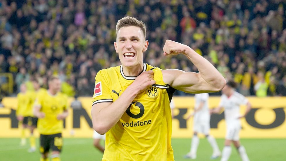 Nico Schlotterbeck jubelt über seinen Treffer zum 2:1. Foto: Bernd Thissen