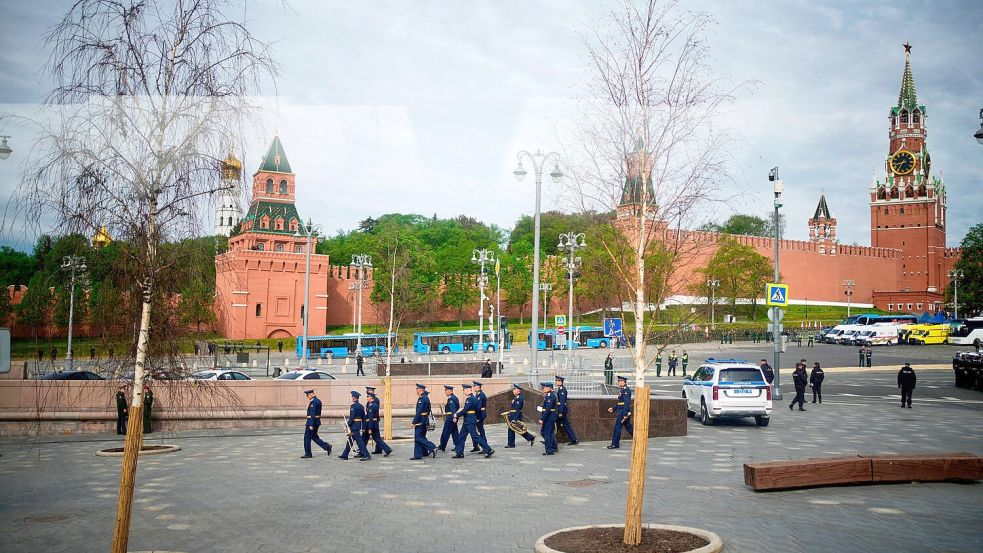 Die Militärparade fällt im Vergleich zu den vergangenen Jahren deutlich kleiner aus. Foto: Pavel Bednyakov