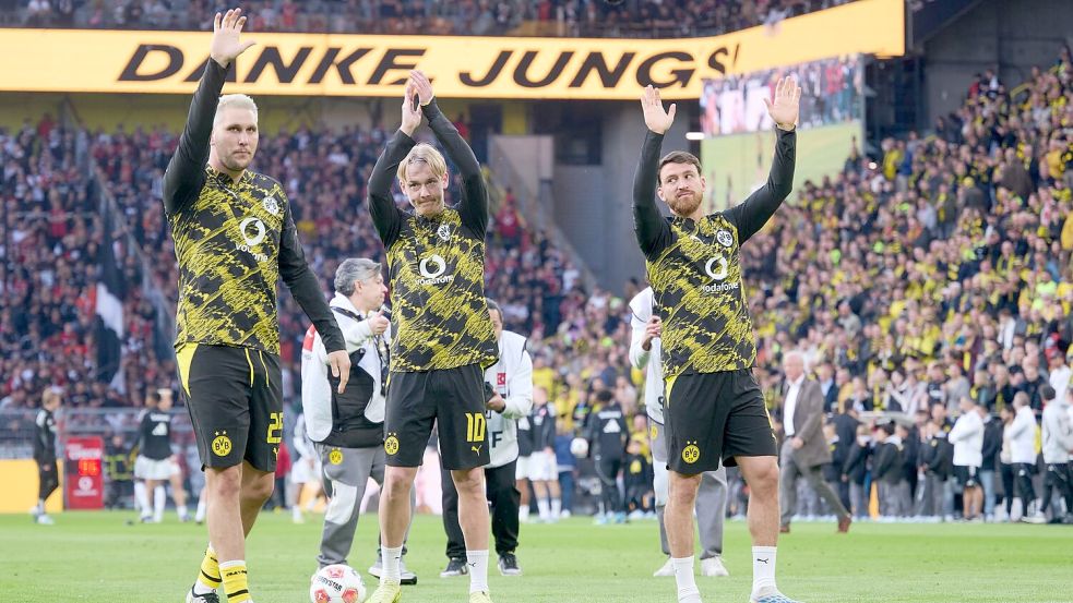 Niklas Süle (l) und Julian Brandt (M) verlassen zum Ende der Saison Borussia Dortmund. Foto: Bernd Thissen