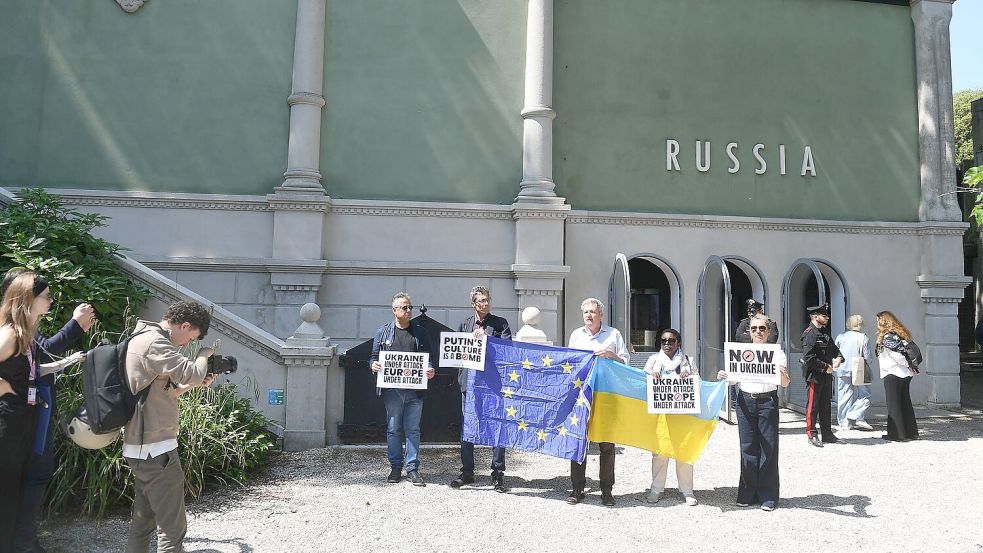 2022 und 2024 wurde der Pavillon von Russland nicht genutzt. Nun wird er wieder genutzt - wenn auch unter besonderen Bedingungen. Foto: Felix Hörhager