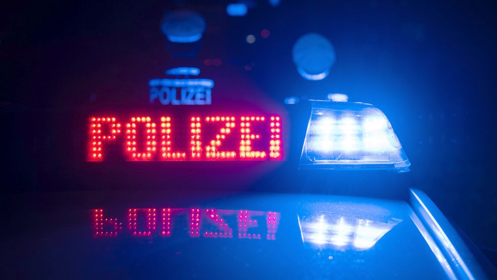 Den Haltesignalen der Polizei kam ein Motorradfahrer am Freitagabend in Bad Rothenfelde nicht nach. Foto: dpa/Marijan Murat