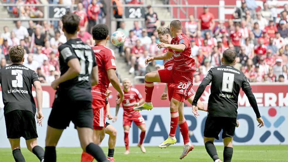 Elversberg lag gegen Düsseldorf 0:2 zur Pause zurück. Foto: Anke Waelischmiller
