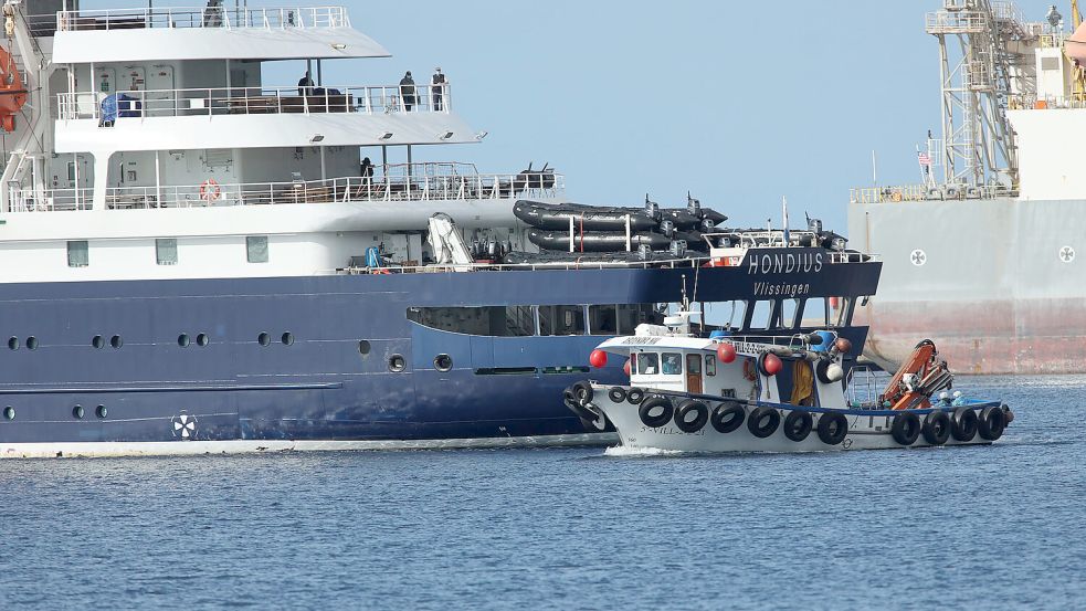 Die Passagiere der „MV Hondius“ werden evakuiert, da auf dem Schiff das Hantavirus ausgebrochen worden war. Foto: dpa/picture alliance/Europapress/Álex Rosa