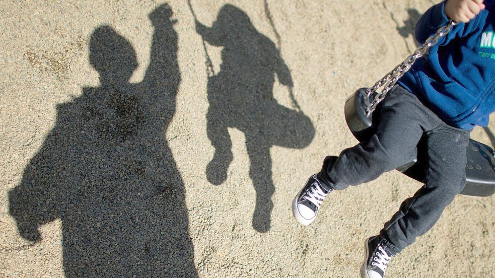 Familiengerichte sollen nach den Vorstellungen des Bundesjustizministeriums im Kinderschutzverfahren künftig soziale Trainingskurse und Gewaltpräventionsberatungen anordnen können. (Symbolbild) Foto: Julian Stratenschulte