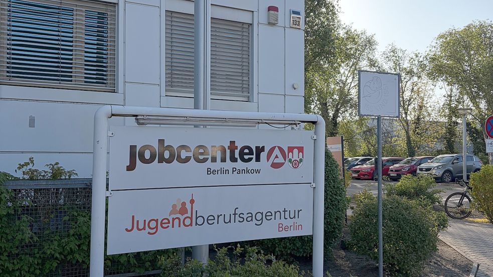 Morgens vor dem Jobcenter in Berlin-Pankow Foto: Carlotta Vorbrüggen