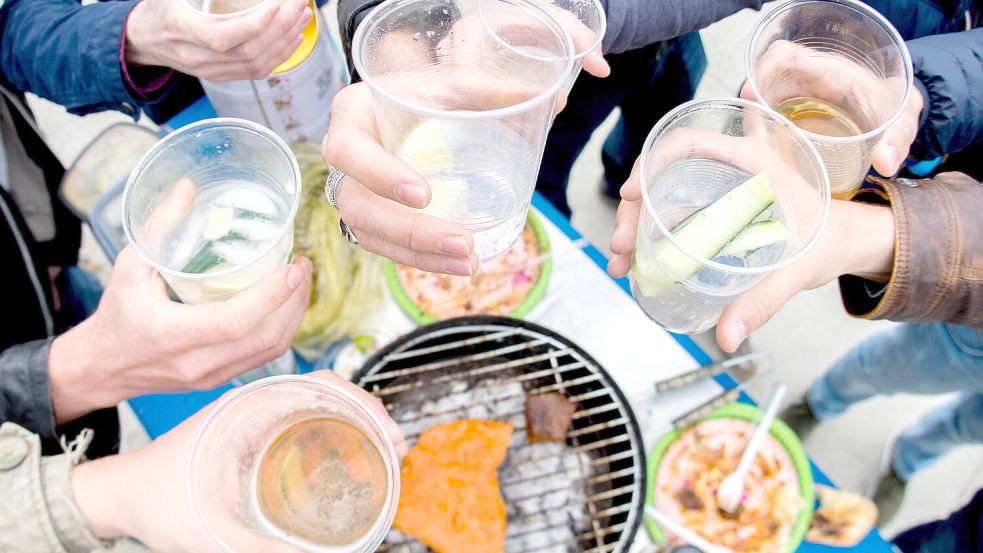 Grill, Getränke, Party: Für viele Vatertagsausflügler ist das an Himmelfahrt die perfekte Mischung. Foto: DPA