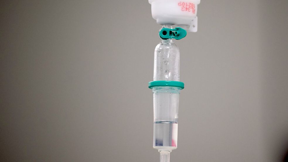 Das Bundesinstitut für Arzneimittel und Medizinprodukte warnt vor sogenannten Drip-Spa-Infusionen. Dabei werden dem Körper Vitamine und Mineralstoffe hoch konzentriert zugeführt. Der Nutzen ist aber nicht wissenschaftlich belegt. (Archivbild) Foto: Sebastian Gollnow