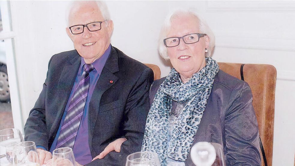 Helmut und Grete Groenewold feiern ihre Eiserne Hochzeit. Besonders dankbar sind sie für die vielen Reisen, die sie erlebt und organisiert haben. Foto: Privat