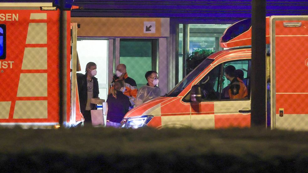 Die deutschen Passagiere wurden per Konvoi nach Frankfurt gebracht. Foto: Christoph Reichwein
