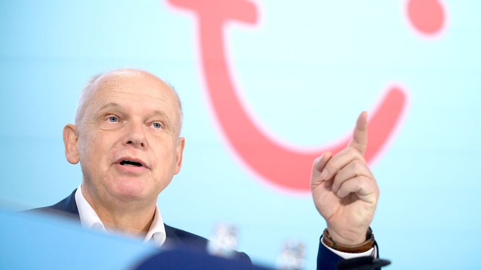 Tui-Chef Sebastian Ebel blickt trotz der geopolitischen Unsicherheiten zuversichtlich auf das zweite Geschäftshalbjahr. (Archivbild) Foto: Julian Stratenschulte