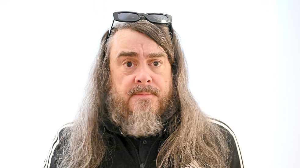 Der Künstler Jonathan Meese trauert um seiner Mutter. (Archivbild) Foto: Martin Schutt